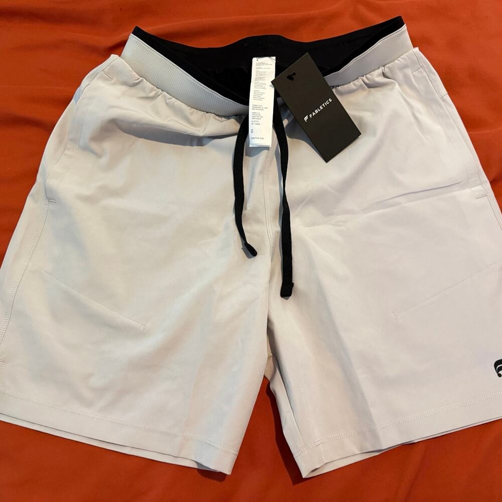 New Fabletics Men’s Lined 7” Fundamentals Short Small